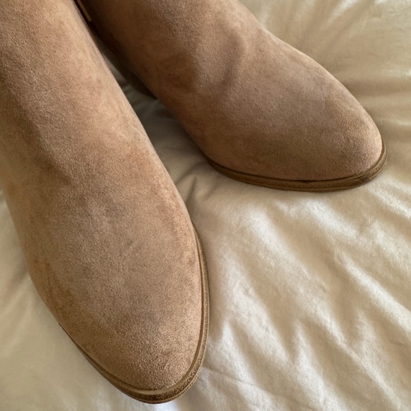 Lulus Tan Suede Booties- new without tags - Picture 3 of 9